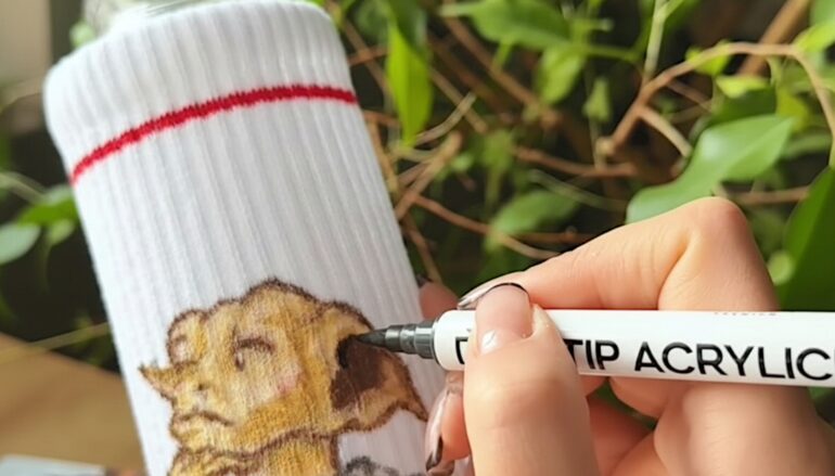 Конкурс OMSA × DENKSY.ART:  победитель получит кастомизированный сет с авторской росписью и набор акриловых маркеров