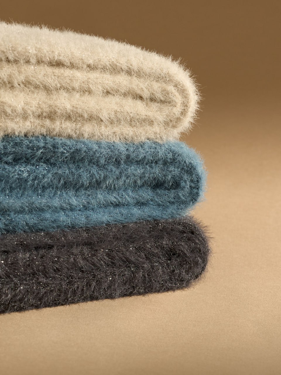 Пушистые женские носки Omsa Comfort 350.