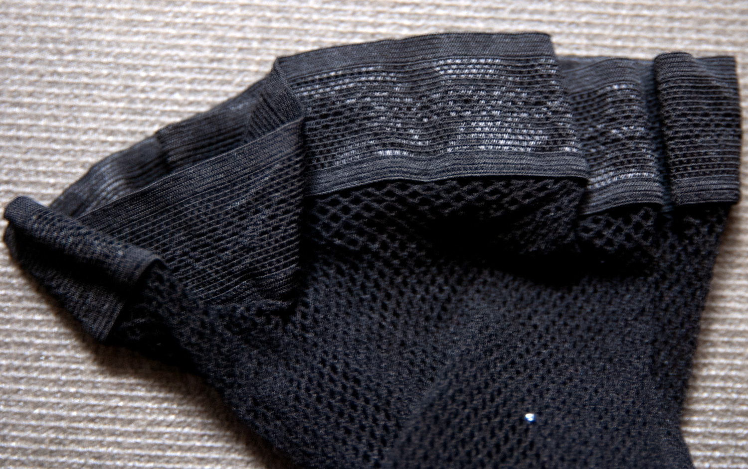 Пояс эластичный, средней ширины, относительно тонкий (чтобы не выделялся под одеждой). Источник: ©bracatus.com