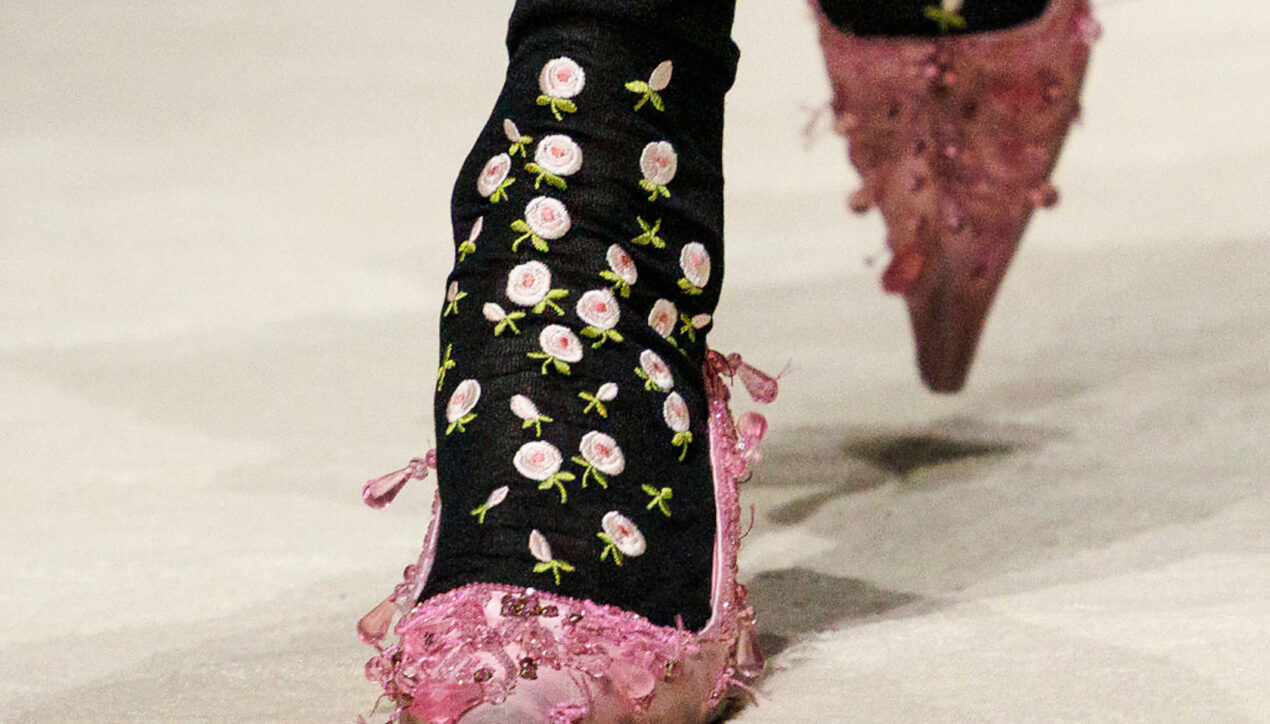 Гольфы с вышивкой в осенне-зимней коллекции Prada 2026-2027