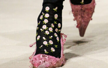 Гольфы с вышивкой в осенне-зимней коллекции Prada 2026-2027